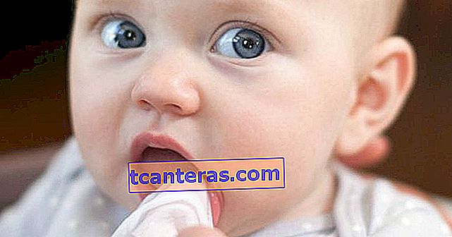 Aby dziecko śmiało się zdrowo: czyszczenie zębów i pielęgnacja jamy ustnej u niemowląt