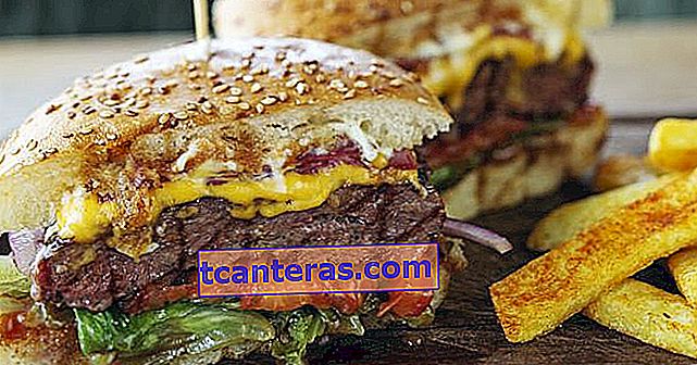 5 pysznych propozycji domowych hamburgerów z soczystymi klopsikami i miękkim chlebem